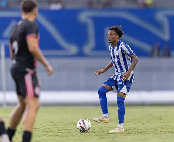Ceará encaminha contratação de Rian Santana, artilheiro do CSA