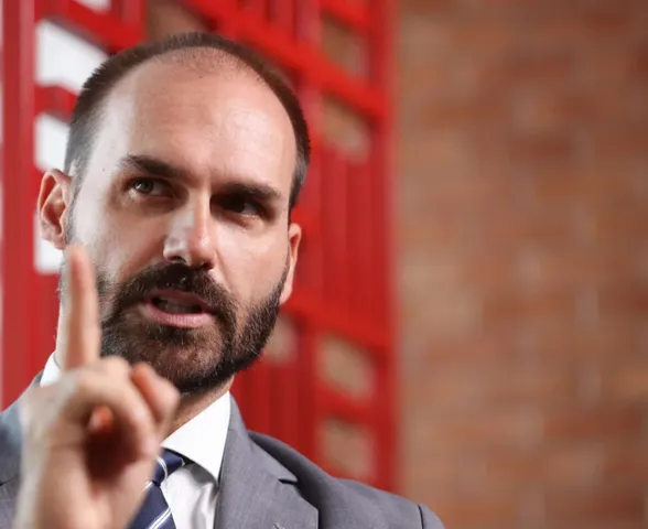STF rejeita recurso e mantém condenação de Eduardo Bolsonaro por coação