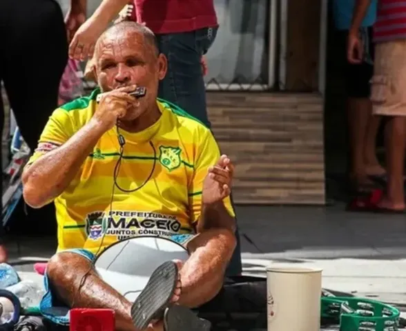 De menino rejeitado à inspiração de uma quadrilha: conheça a história do 'Ceguinho do Centro'