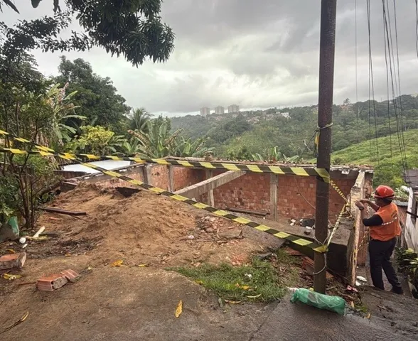 Defesa Civil realiza 17 demolições em Maceió para evitar tragédias em áreas de risco