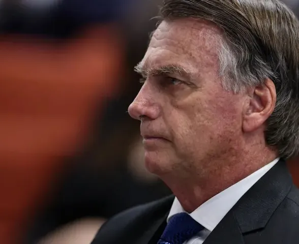 Defesa de Bolsonaro pede a Moraes que prorrogue prisão domiciliar
