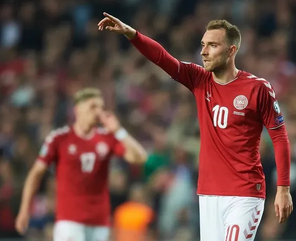 Dinamarca atualiza estado de Eriksen após colapso em campo