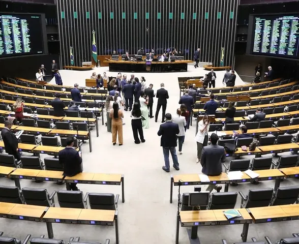 Governo Lula retira urgência de projeto sobre fim da escala 6x1