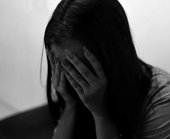 Homem descumpre medida protetiva e agride ex-companheira