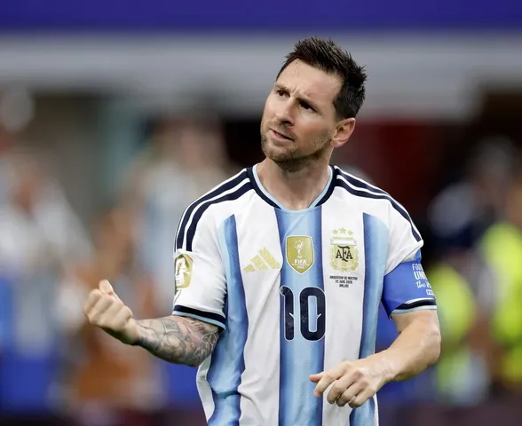 Messi alcança artilheiros de quatro Copas em apenas 2 jogos