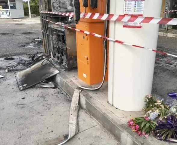 Quatro imigrantes são queimados vivos dentro de carro no sul da Itália