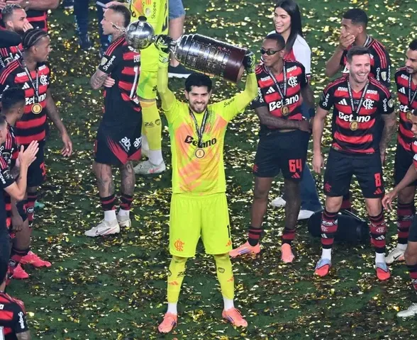 Rossi recebe sondagens, mas segue valorizado no Flamengo e saída é improvável