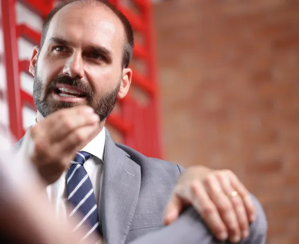STF forma maioria para condenar Eduardo Bolsonaro por coação