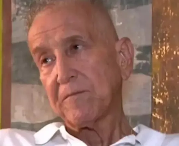 Técnico do tetra, Parreira apresenta melhora, mas permanece na UTI