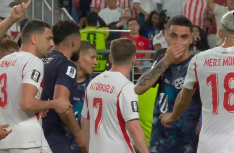 Atacante do Paraguai se manifesta após ser 1º expulso por 'Protocolo Vinicius Jr.' na Copa