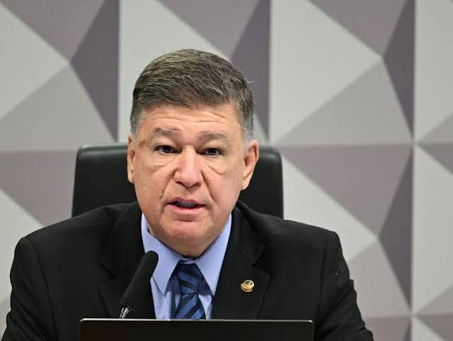 Senador propõe escala 4x3 para profissionais da saúde e segurança