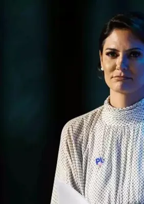 Michelle deixa de seguir enteados em meio a desentendimento da família Bolsonaro