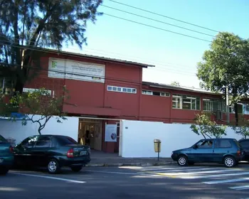 Adolescente usa IA para criar 500 fotos sexuais de alunas