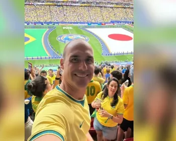 Após ir a jogo do Brasil, Eduardo Bolsonaro zomba de condenação do STF