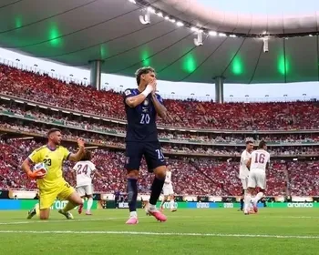Campeão mundial, Uruguai perde para Espanha e é eliminado da Copa do Mundo