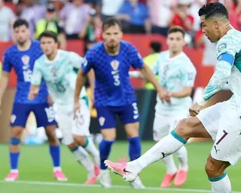 Cristiano Ronaldo derruba tabu, e Portugal elimina Croácia nos acréscimos