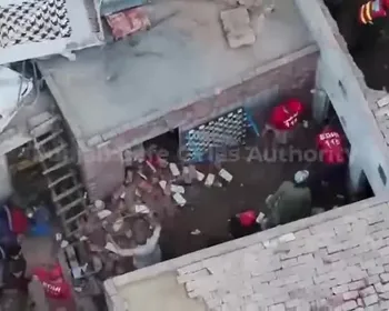Desabamento de telhado mata 14 crianças