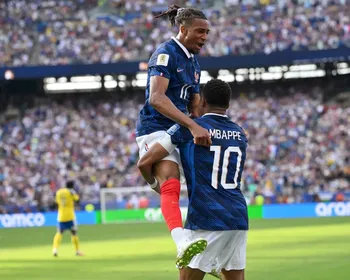 França domina Suécia com show de Mbappé e vai às oitavas da Copa do Mundo