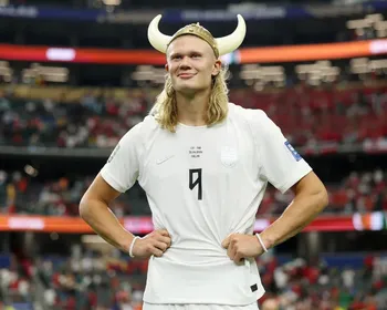 Erling Haaland brinca com atualização do Google que faz remada viking