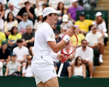João Fonseca domina e vence Jesper de Jong por 3 sets a 0 em Wimbledon