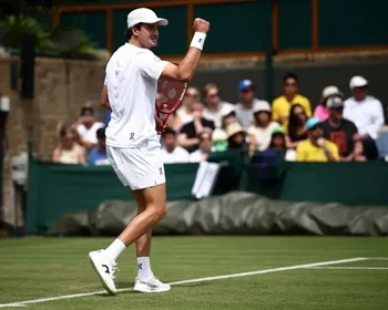 João Fonseca cai no ranking da ATP, mas segue no top 30