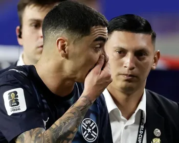 Lei Vini Jr.: atletas não serão expulsos por cobrirem a boca em jogos Uefa