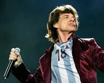 Mick Jagger posa com camisa da Argentina e reacende temor de 'maldição'