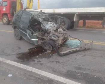 Motorista morre em colisão entre carro e caminhão na BR-424, em Marechal Deodoro