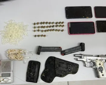 PM apreende 18 armas de fogo e mais de 7 kg de drogas em AL