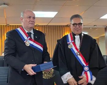 Reitor da Ufal, Josealdo Tonholo recebe Grã-Cruz da Ordem do Mérito do TRT-19