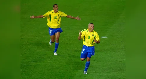 Leônidas e Ronaldo lideram lista de atletas com mais gols em jogos eliminatórios de Copa