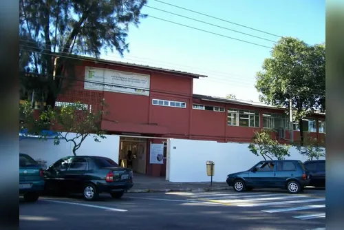 
				Adolescente usa IA para criar 500 fotos sexuais de alunas
			
			
