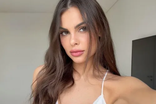 
				Amanda Kimberlly quebra o silêncio sobre ausência de Helena na Copa do Mundo
			
			