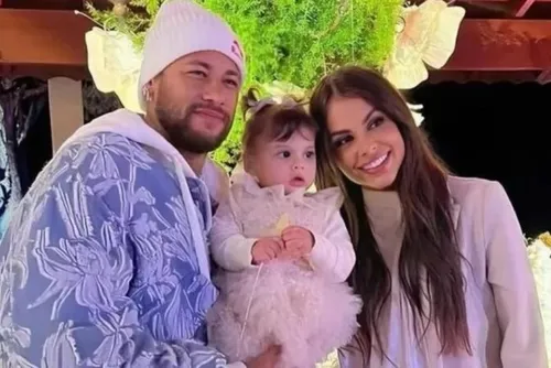 
				Amanda Kimberlly revela por que filha de Neymar não vai à Copa e web não perdoa
			
			