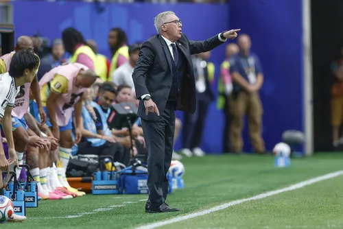 
				Ancelotti diz que estava guardando Neymar para prorrogação contra o Japão
			
			