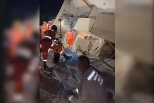 
				Bombeiros de SP ajudaram a achar 6 vítimas do terremoto na Venezuela
			
			