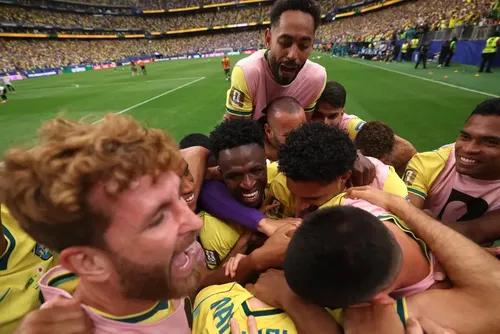 
				Brasil avança na Copa do Mundo; Paraguai e Marrocos passam nos pênaltis
			
			