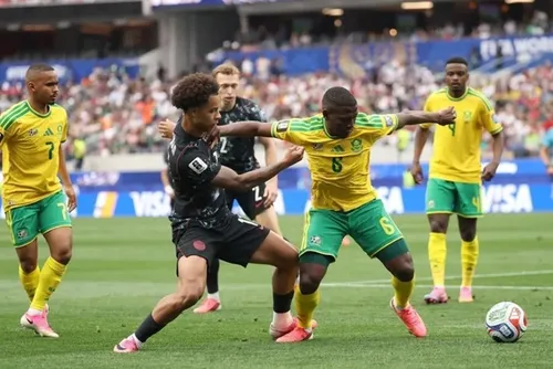 
				Canadá vence África do Sul nos acréscimos e vai às oitavas da Copa do Mundo
			
			