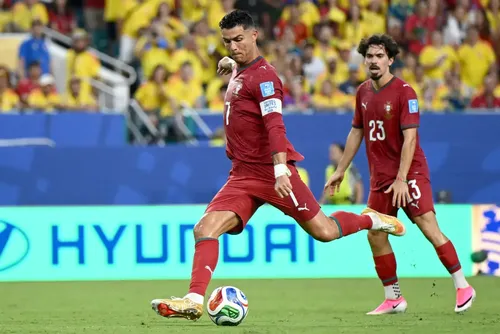 
				Colômbia empata com Portugal, termina em 1º e avança na Copa do Mundo
			
			