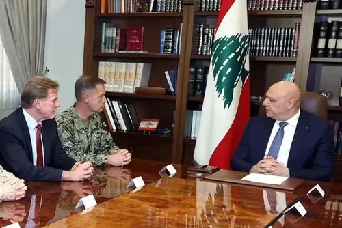 
				Comandante dos EUA vai ao Líbano na tentativa de desarmar o Hezbollah
			
			