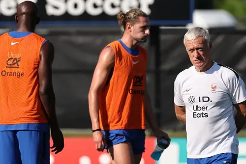 
				Conter confiança e não relaxar: como França lida com favoritismo na Copa
			
			