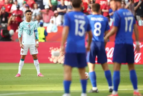 
				Cristiano Ronaldo derruba tabu, e Portugal elimina Croácia nos acréscimos
			
			