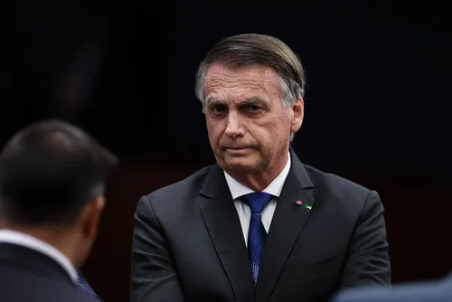 
				Defesa esclarece a Moraes quadro médico de Bolsonaro e apreensão de arma
			
			