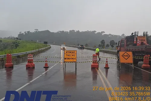 
				DNIT inicia limpeza após queda de pedras na BR-416 e aguarda estiagem para obras
			
			