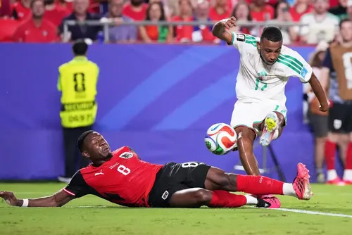 
				Dois gols nos acréscimos classificam Áustria e Argélia no mata-mata da Copa do Mundo
			
			