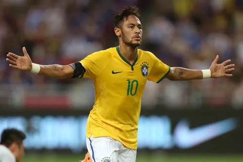 
				Em 2014, Neymar marcou quatro gols sobre o Japão e se juntou a seleto grupo de craques
			
			