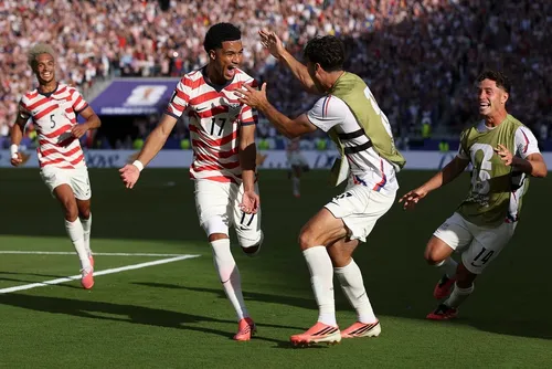 
				EUA vence a Bósnia e se classifica para as oitavas da Copa do Mundo
			
			