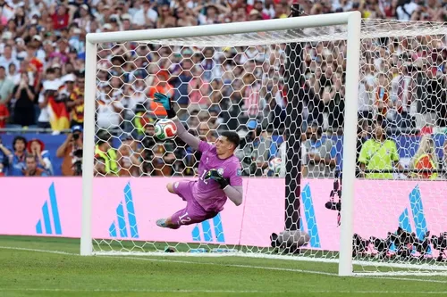 
				Goleiro do Paraguai brilha contra a Alemanha, elimina Gatito e vira sensação na Copa do Mundo
			
			