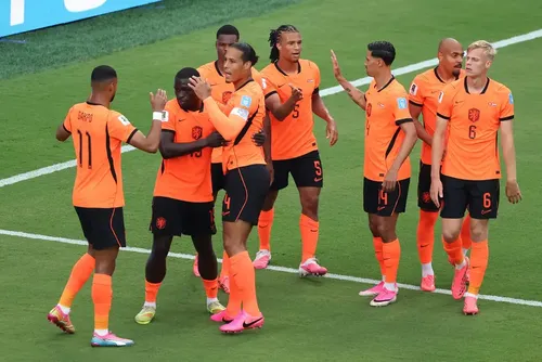 
				Holanda denuncia racismo contra jogadores após queda na Copa do Mundo
			
			