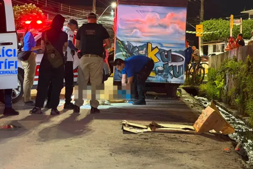 
				Homem usou carrinho de mão para abandonar corpo de mulher em avenida no Jacintinho, diz polícia
			
			